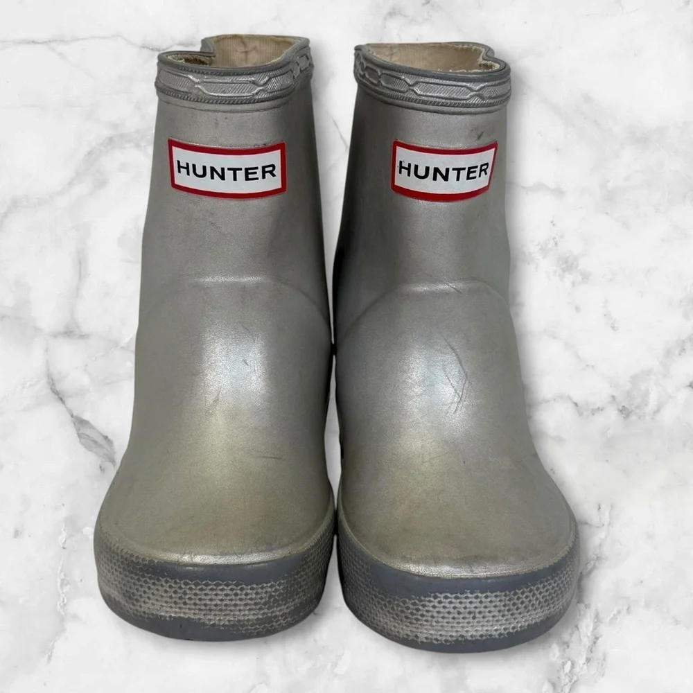 Hunter Kids First Classic Metallic Rain Boots in silver size 4